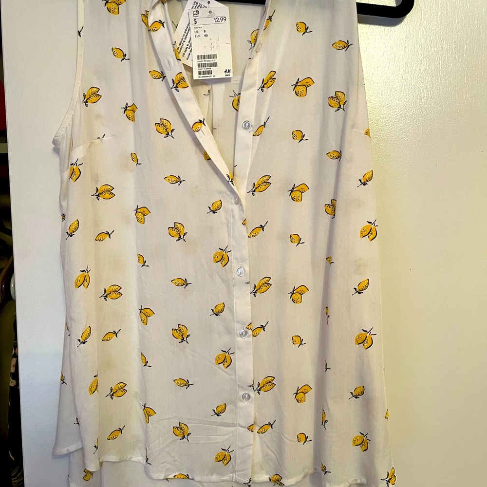 Cute tank top with lemons, brand new
